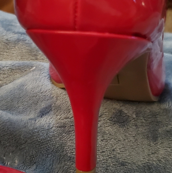 Red open toe pumps with box.  Worn once to a wedding. - Picture 9 of 11